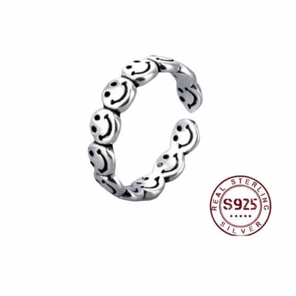 Jewelry - 925 Sterling Silver Happy face ring 🙂